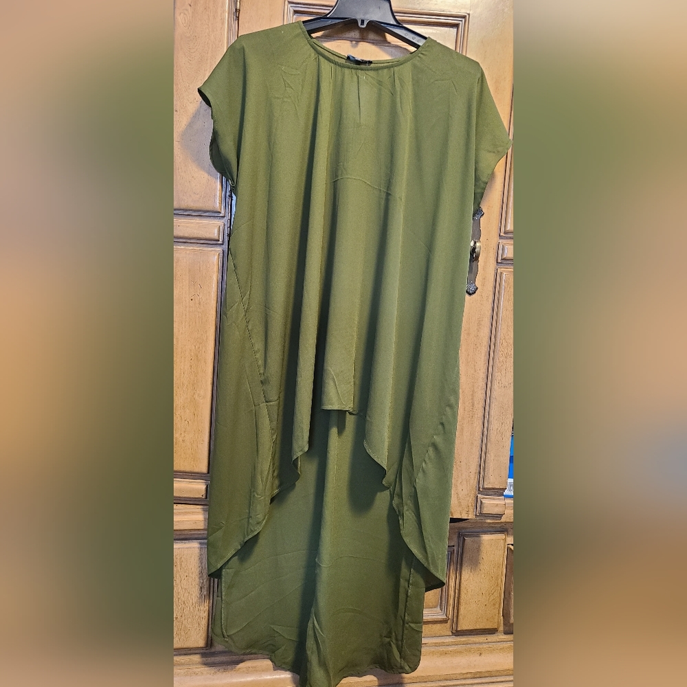 NWT! High Low Short Sleeve Top Sz S